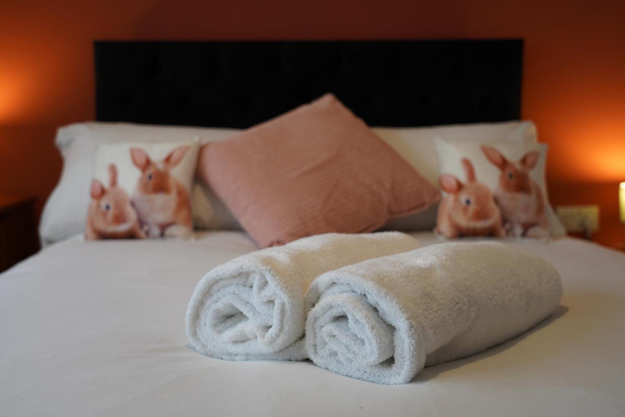 8 Double Beds In A 5 Bedroom House, Pets Welcome Epworth Eksteriør billede