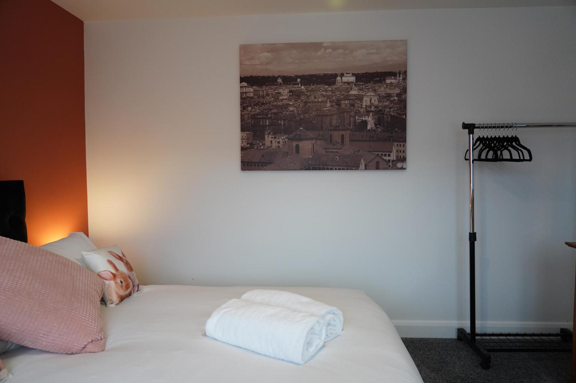 8 Double Beds In A 5 Bedroom House, Pets Welcome Epworth Eksteriør billede