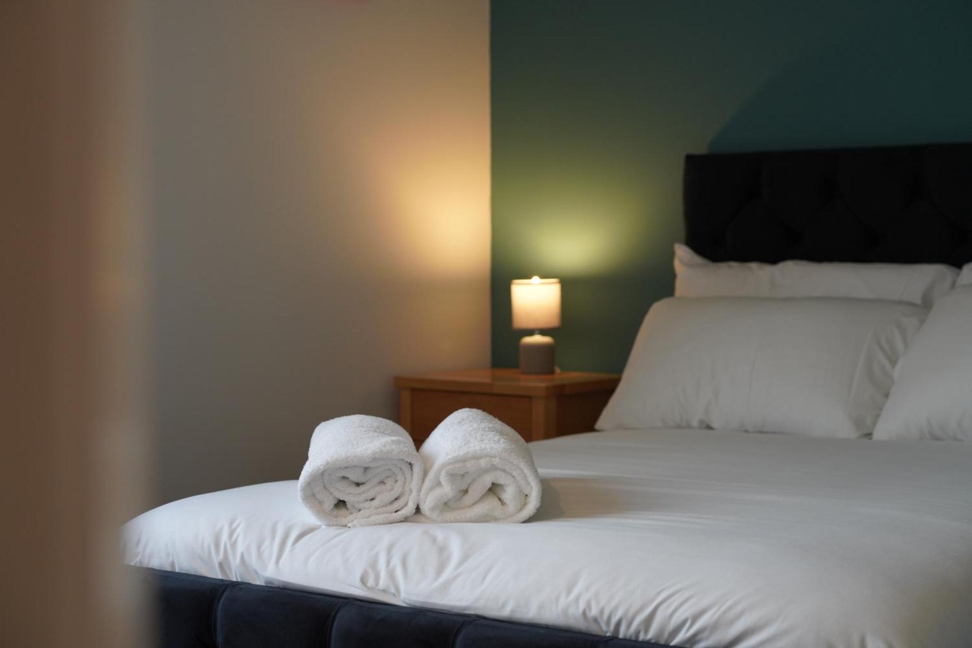 8 Double Beds In A 5 Bedroom House, Pets Welcome Epworth Eksteriør billede