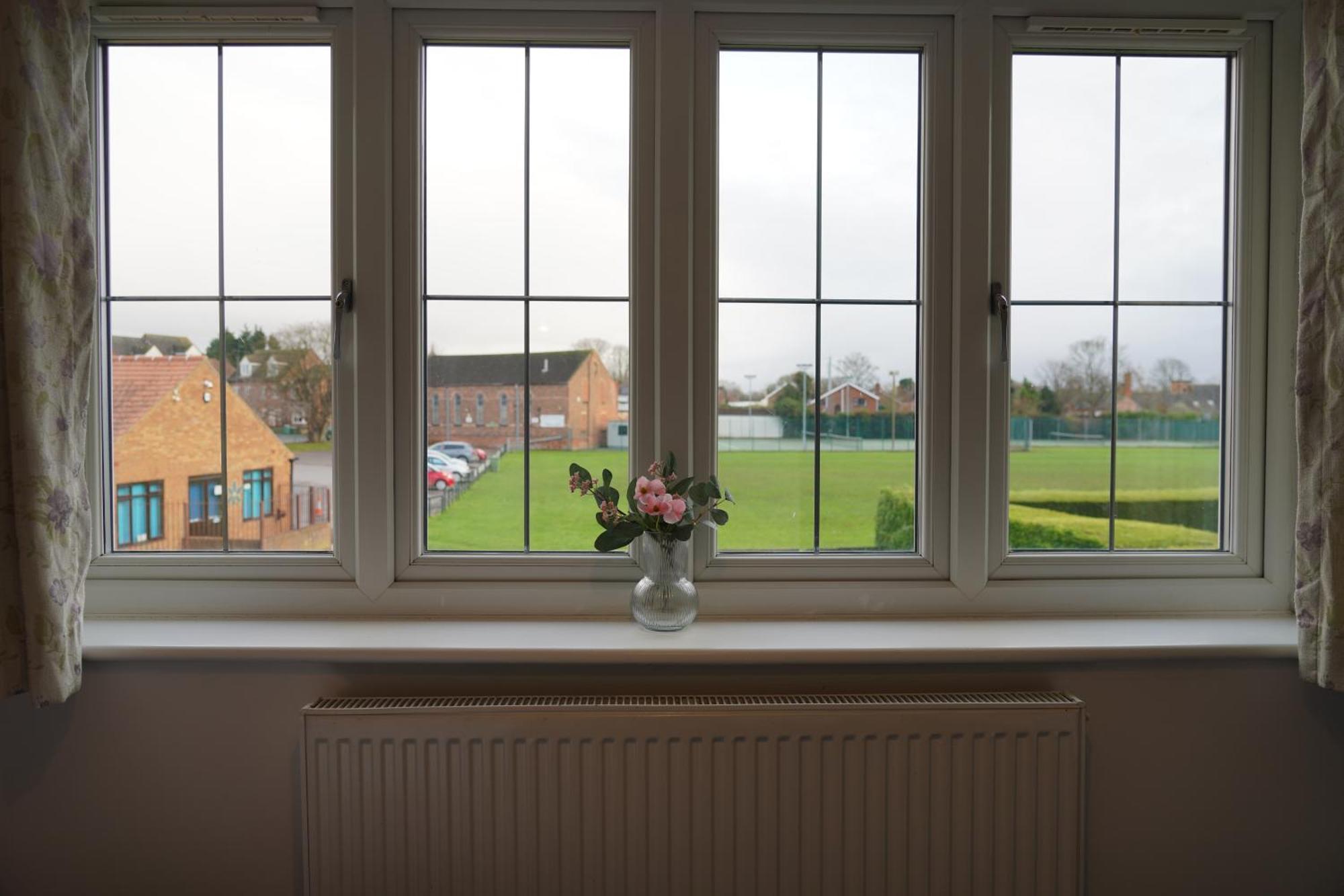 8 Double Beds In A 5 Bedroom House, Pets Welcome Epworth Eksteriør billede